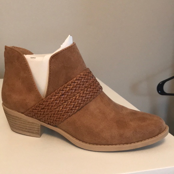Qupid Shoes - Never worn! Ankle Booties